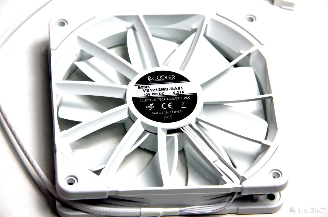 13700K单拷FPU压在80℃,超频三新款PD360一体水冷评测