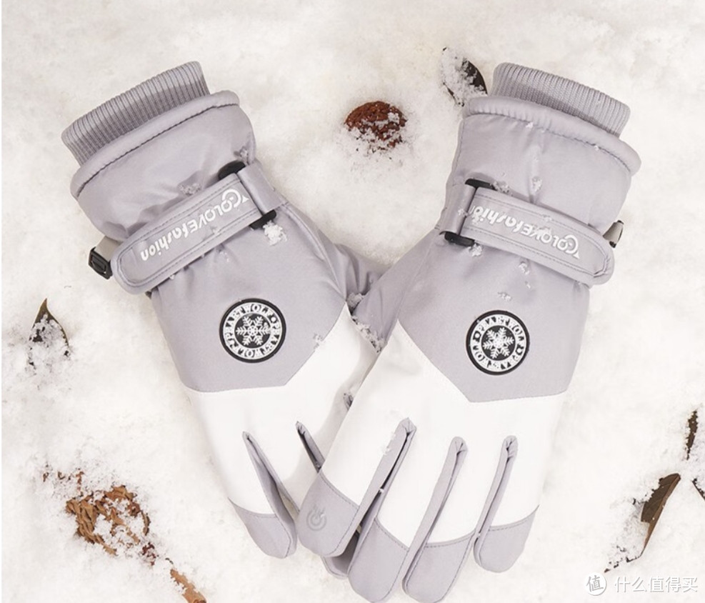 去滑雪,手套是必备的,这两款手套十分适合女孩子