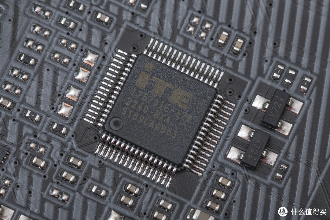 逢6必火,主板也玩甜点级,技嘉B760小雕WIFI快速上手赏析