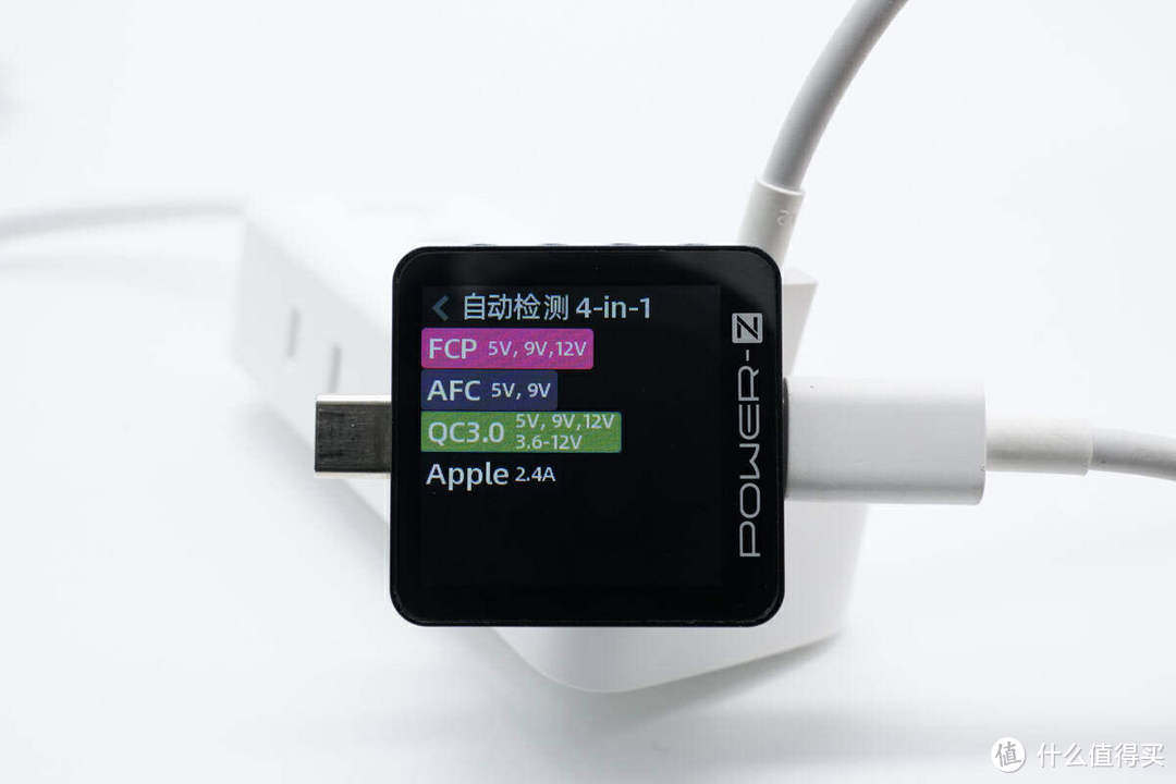 使用 POWER-Z KM003C测试仪测试插座 USB-A 端口的充电协议，实测支持 FCP、AFC、QC3.0以及Apple 2.4A等充电协议.其中单独USB-C最大可提供20W，USB-A最大可提供18W，双口同充最大提供15W，内置Smart2.0智能电流分配不过充,可以自动匹配充电设备充电电流,防止过充带来危害。