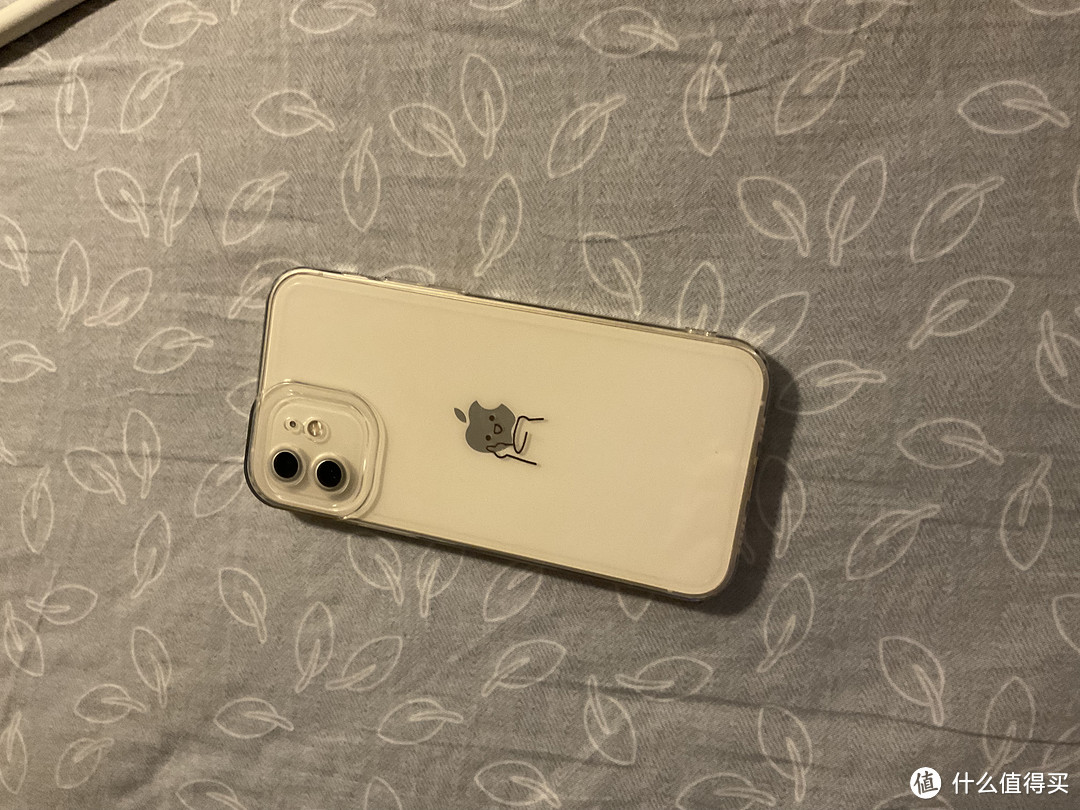 老妈说她的iPhone 12还能再战五年！