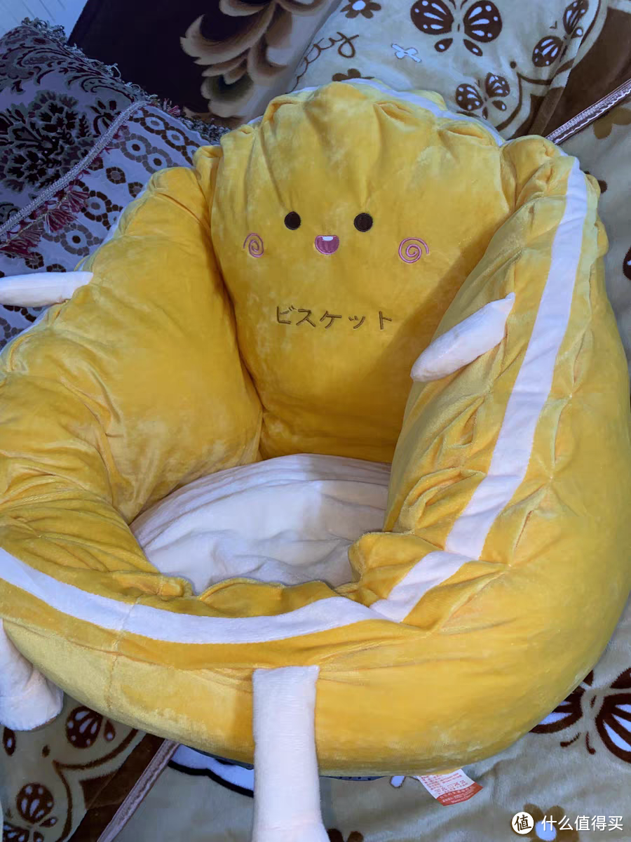 很可爱的黄色懒人小沙发。