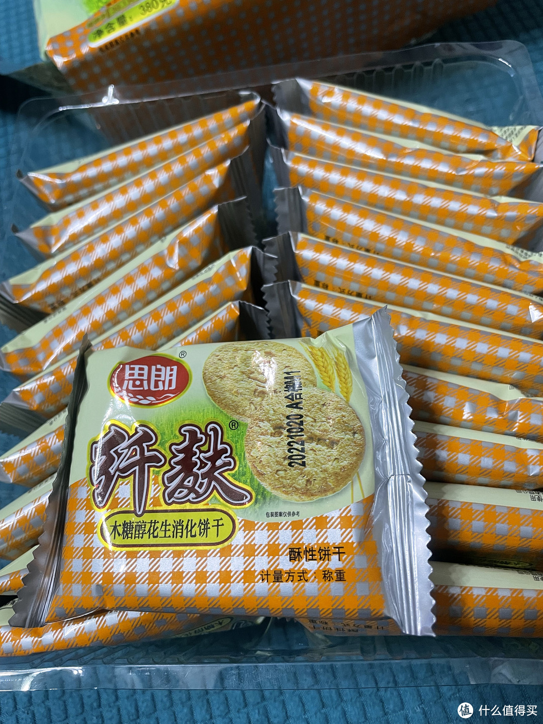 家里零食大采购，看看我给老妈准备了木糖醇的小饼干，可以解解馋