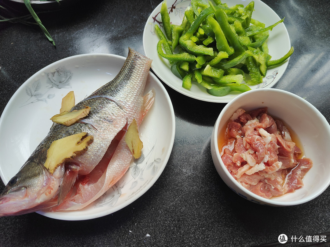 烹饪体验：清蒸鲈鱼、肉丝青椒、萝卜肉汤