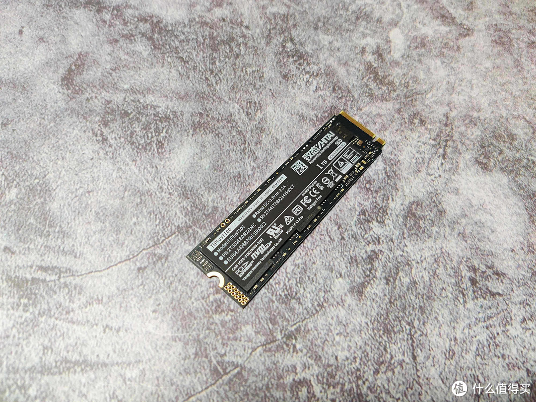 7000MB/s读写、1TB大容量，SSD的性价比之选——致态TiPlus7100