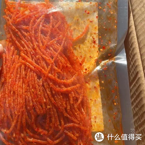 翻天娃辣条丝，开学宿舍零食柜里少不了它