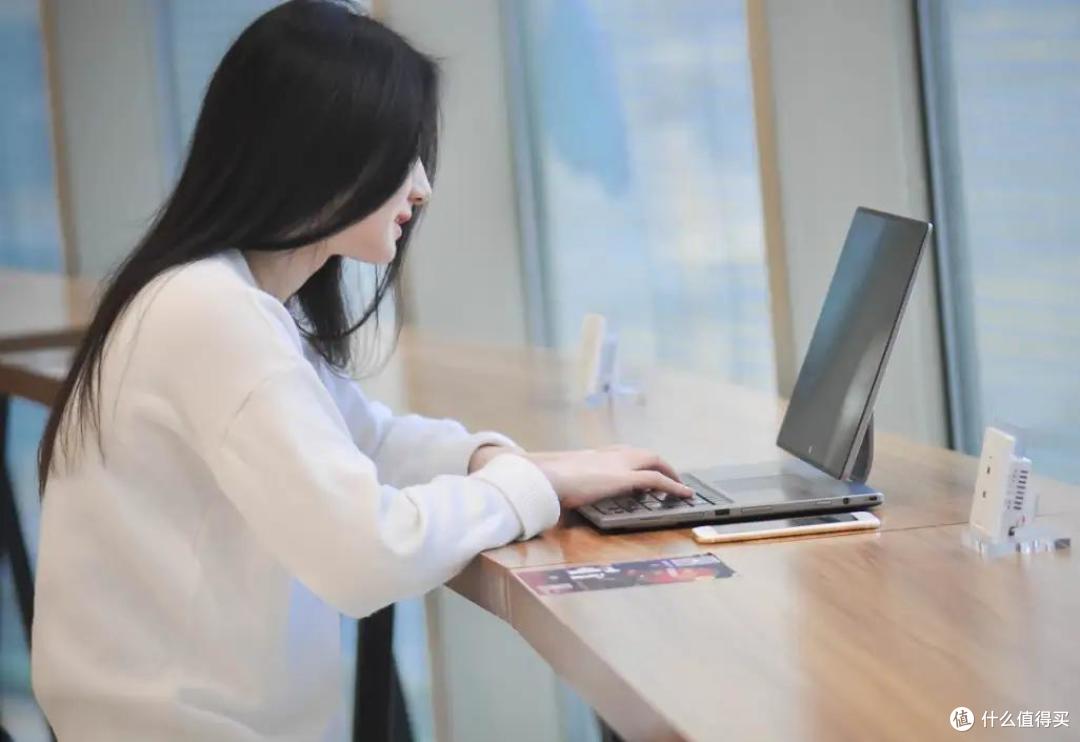 情人节礼物以心型元素加冕,勾勒生命和爱的形状