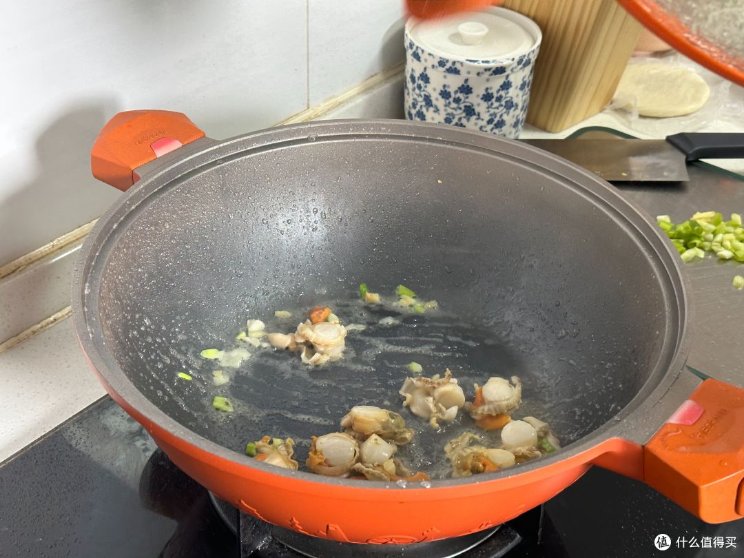 帝伯朗城际八合一浮雕多功能家用不粘锅测评