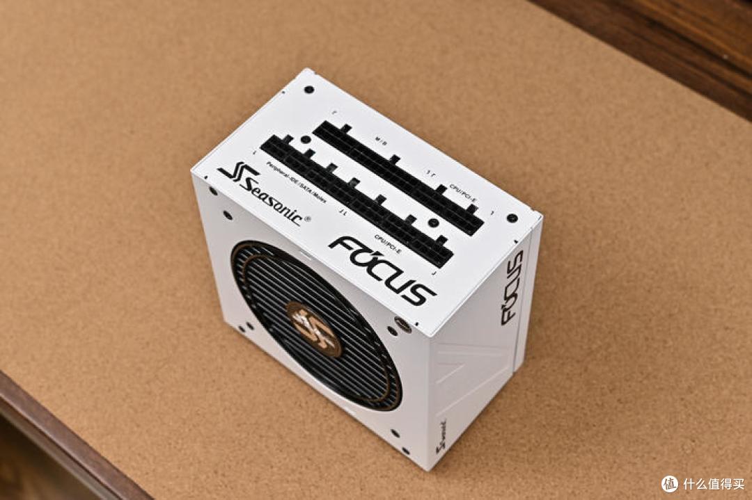 紧凑ATX中塔——华擎 Z790 LiveMixer+几何未来M4 亚瑟王装机展示