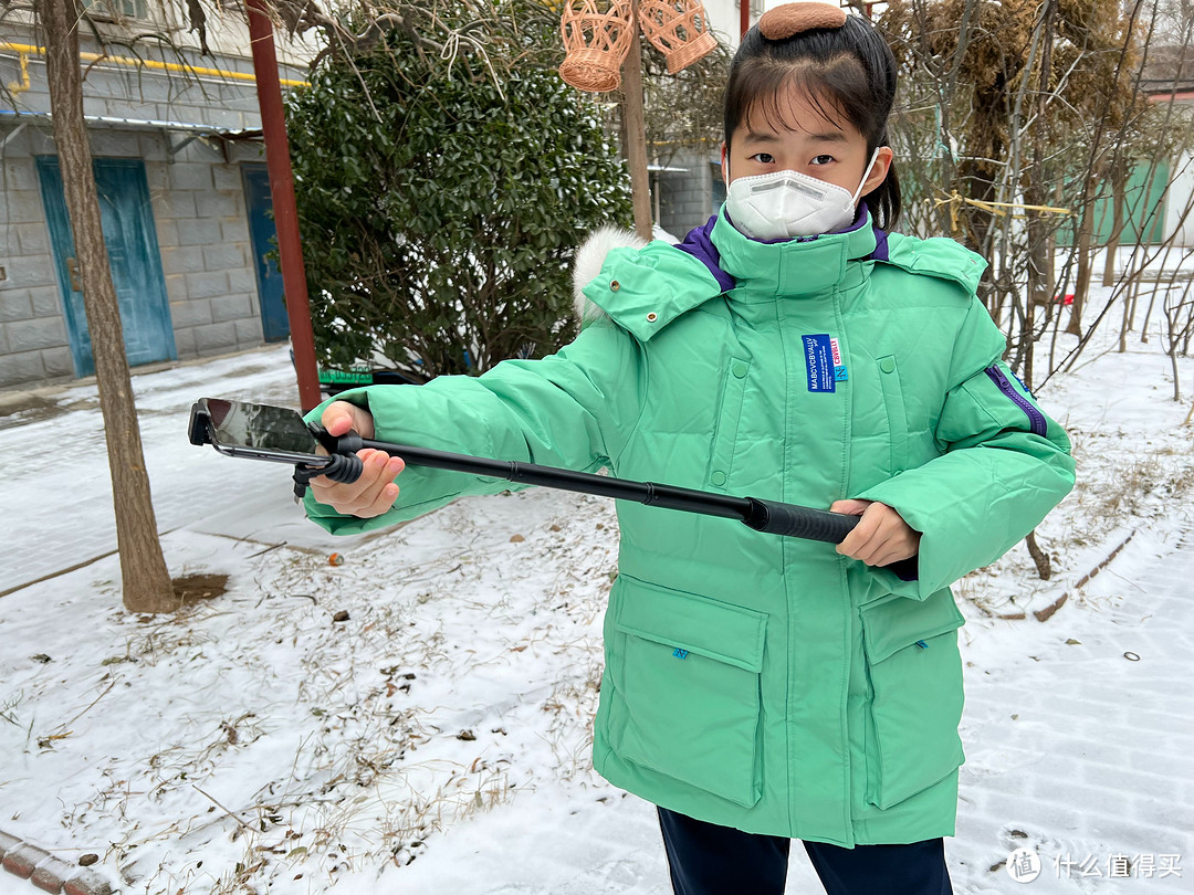 是充电宝、更是自拍杆！体验泰迅充电自拍杆