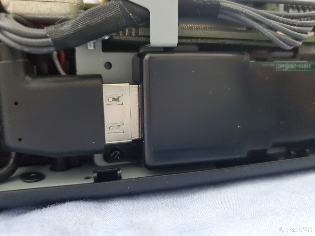 注意拆除这里的小螺丝