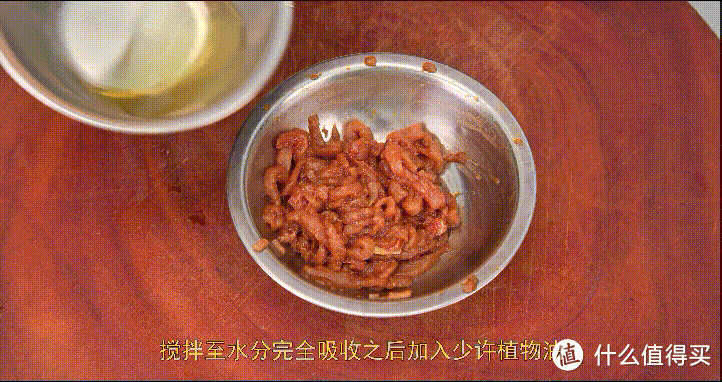 厨师长教你:用泡面做“鸡蛋肉丝炒面”,干香美味,方便简单