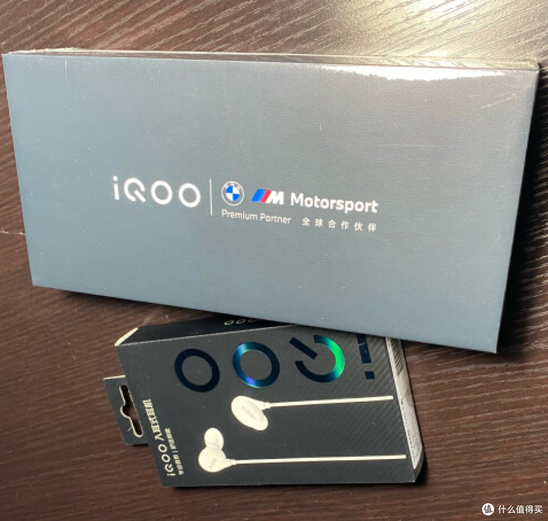 骁龙8 Gen2三件套,iQOO11起售价3799元