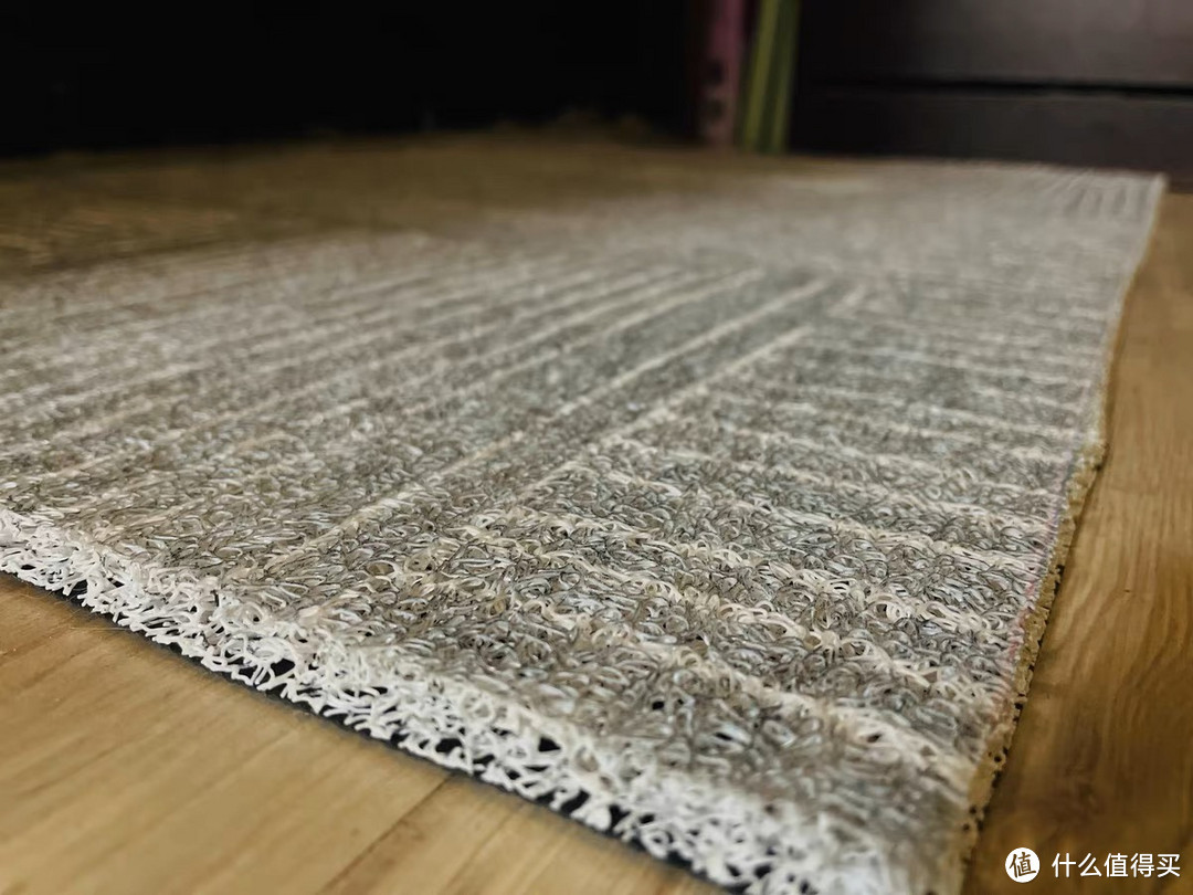门口买个丝圈地毯，刮土又干净