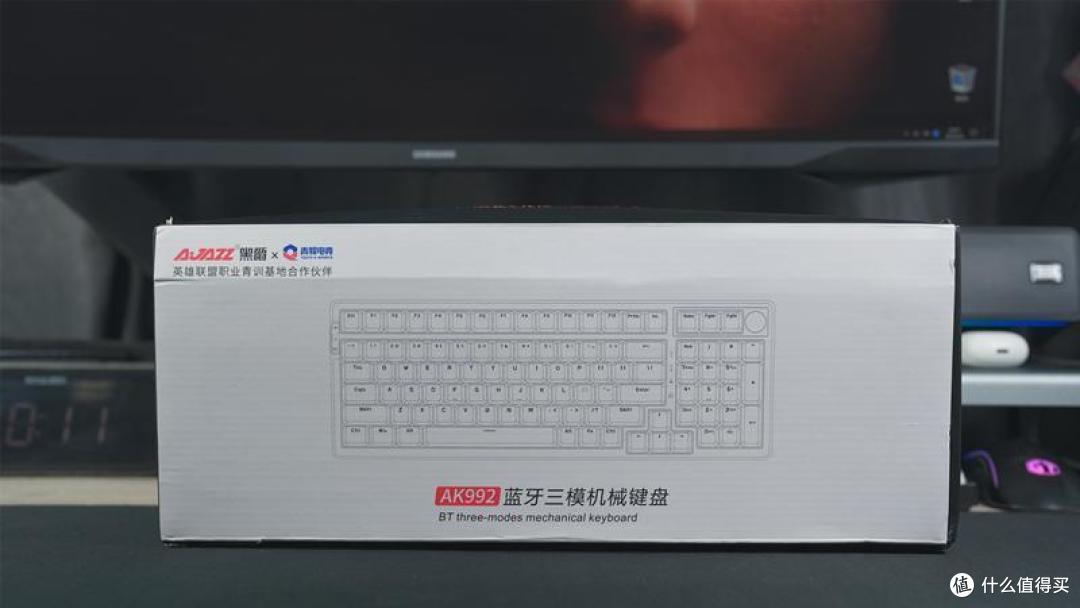 200价位，高配置-黑爵AK992无线三模机械键盘