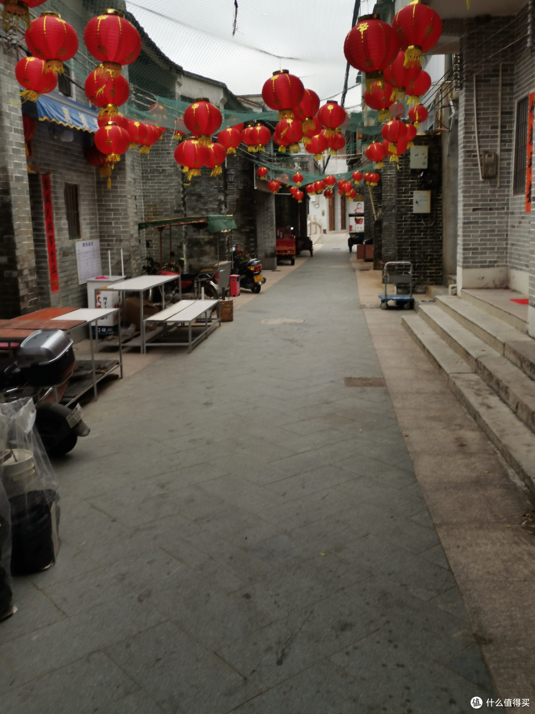 开门的店铺是真不多,游人也没有多少个