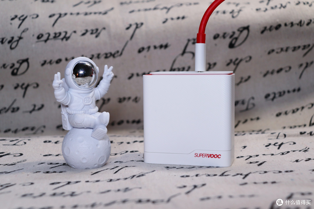 满足日常与出差使用,一加SUPERVOOC 100W双口超级闪充充电器体验