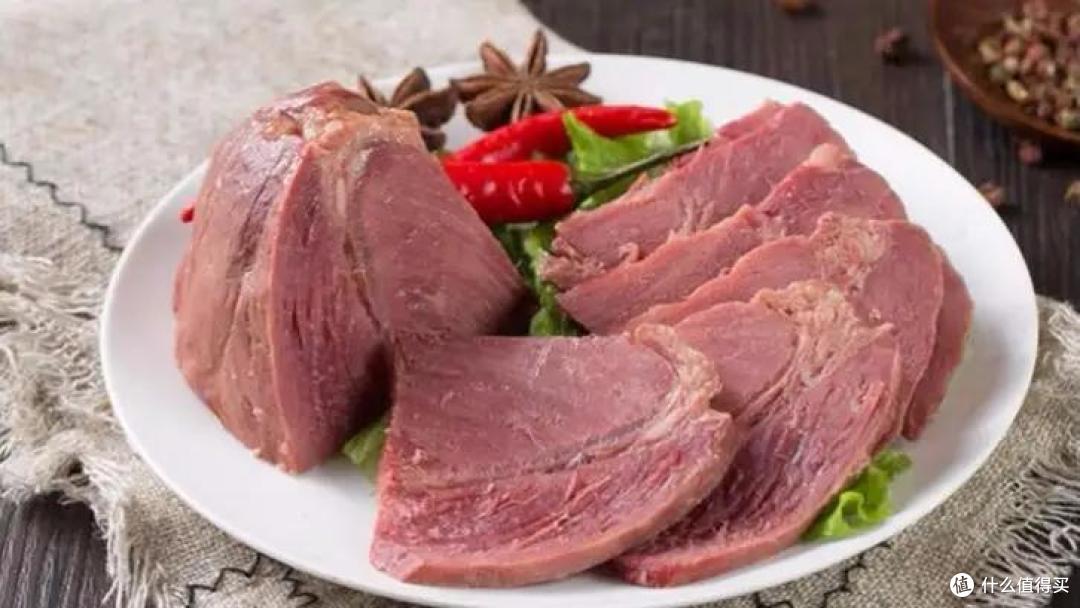 大口吃肉大口喝酒,尽情享受美味