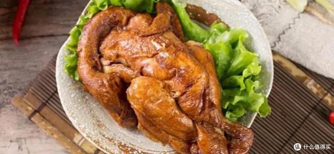大口吃肉大口喝酒,尽情享受美味