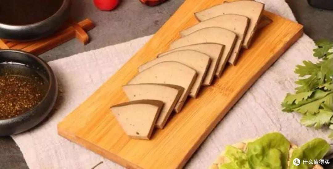 大口吃肉大口喝酒,尽情享受美味