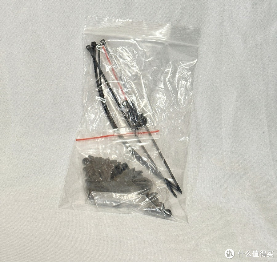 低调玩家最爱，经典的外形设计机箱