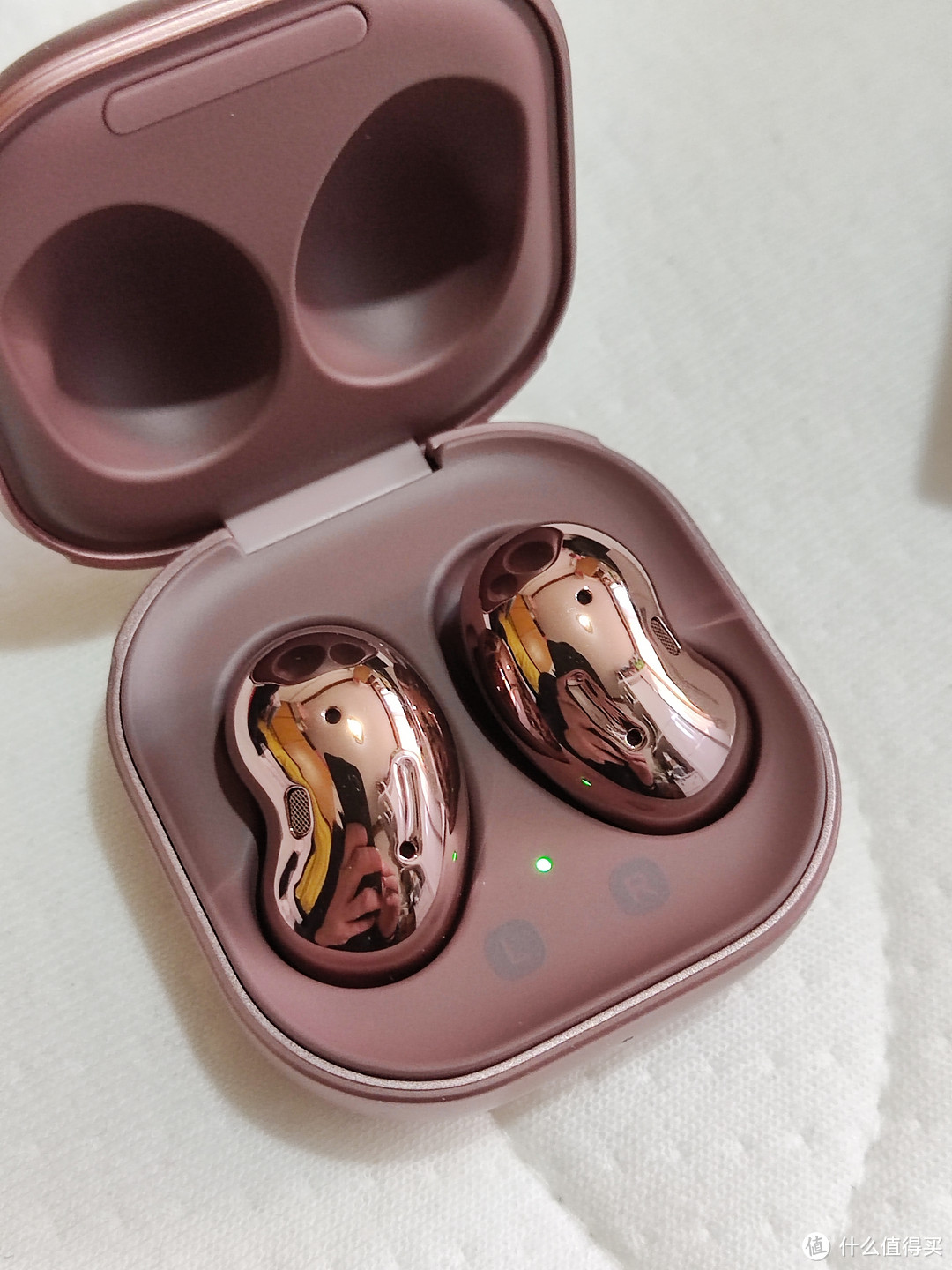 这300元的三星Galaxy Buds Live，能把我的耳塞钉子户AirPods一代打趴下吗？