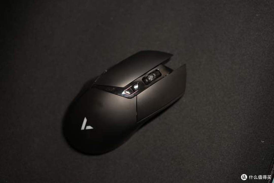 V+无线游戏技术，雷柏无线游戏鼠标V30W，199元160小时续航