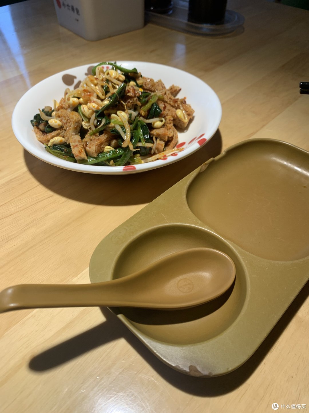 店里顾客多,菜量都少了