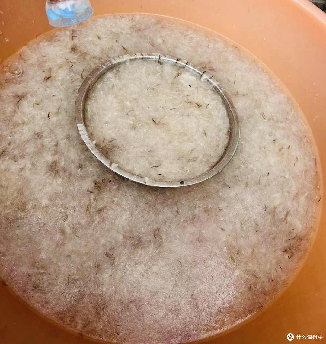 旧款羽绒服扔了舍不得,留着没地方,可以做成羽绒被!