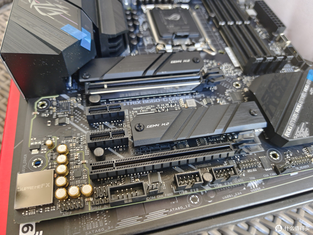 两个PCIE X16插槽还有两个M2