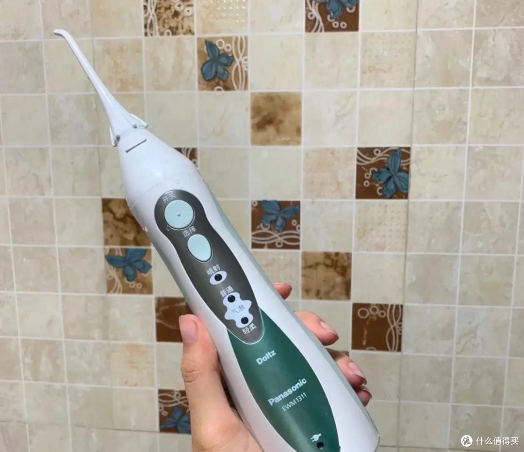 高颜值方便日常携带使用,好品质助力牙齿全面清洁