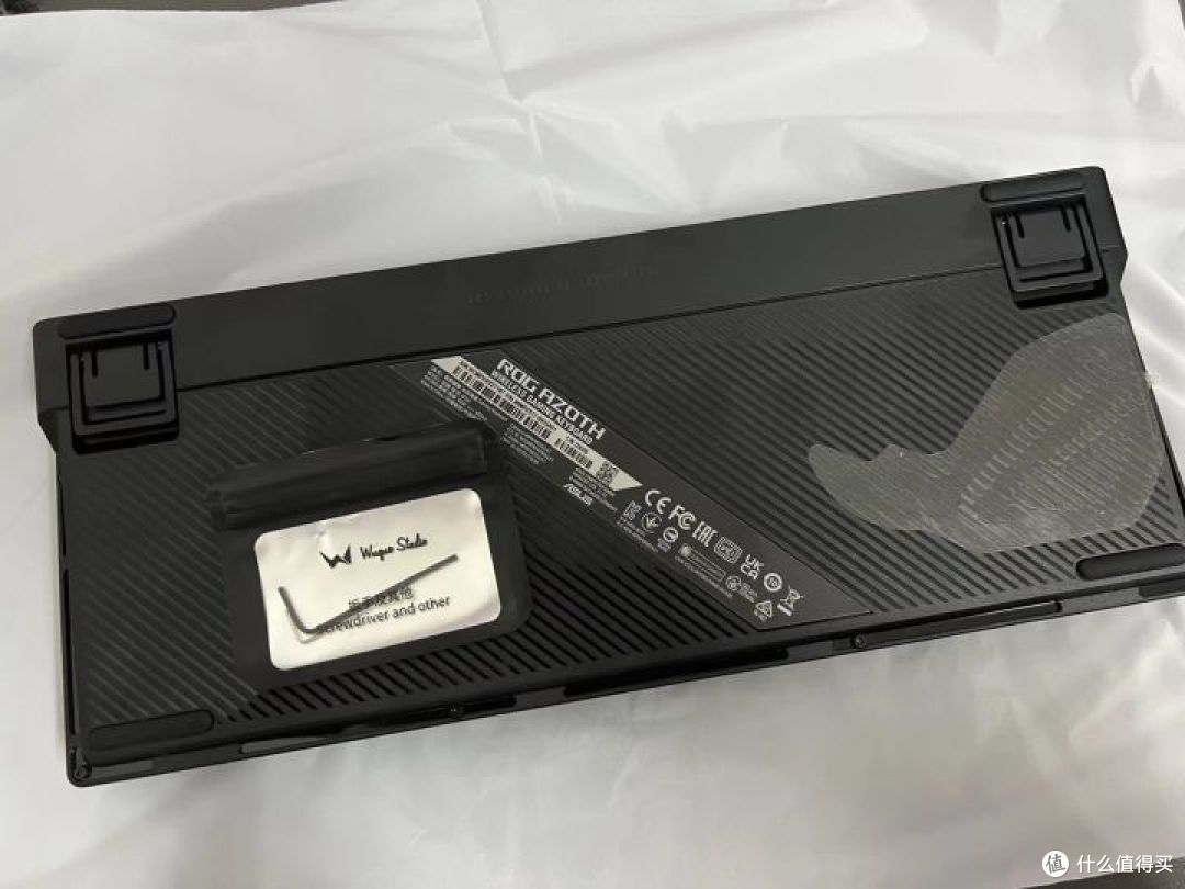 情人节适合送男友的高端游戏键盘,外设大厂首次进军客制化——ROG夜魔拆解测评