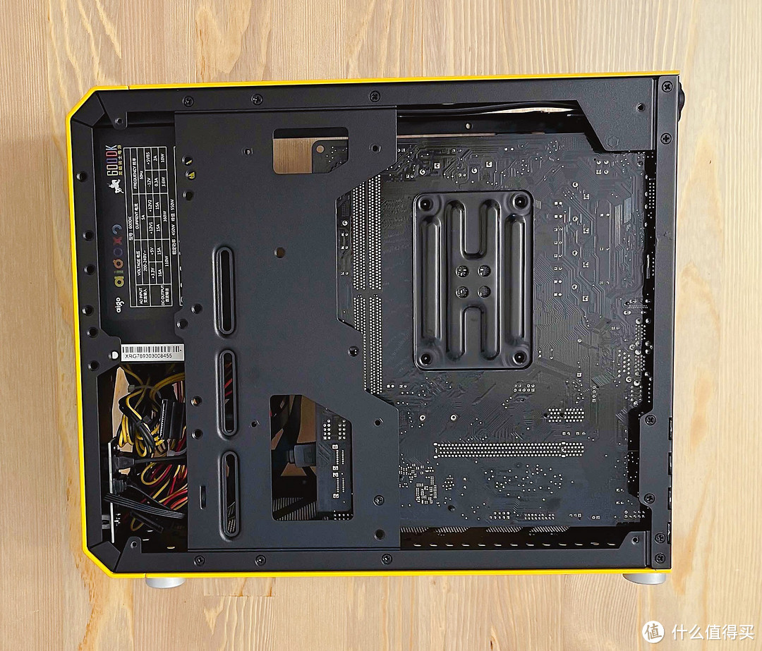 帮值友粉丝给旧电脑做升级，一提起就走的机箱你见过吗？机械大师C28“大黄蜂”主题色，是真的很漂亮！