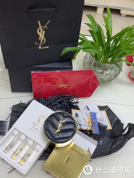 送女朋友YSL情人节礼物-YVES SAINT LAURENT 圣罗兰 YSL圣罗兰粉垫