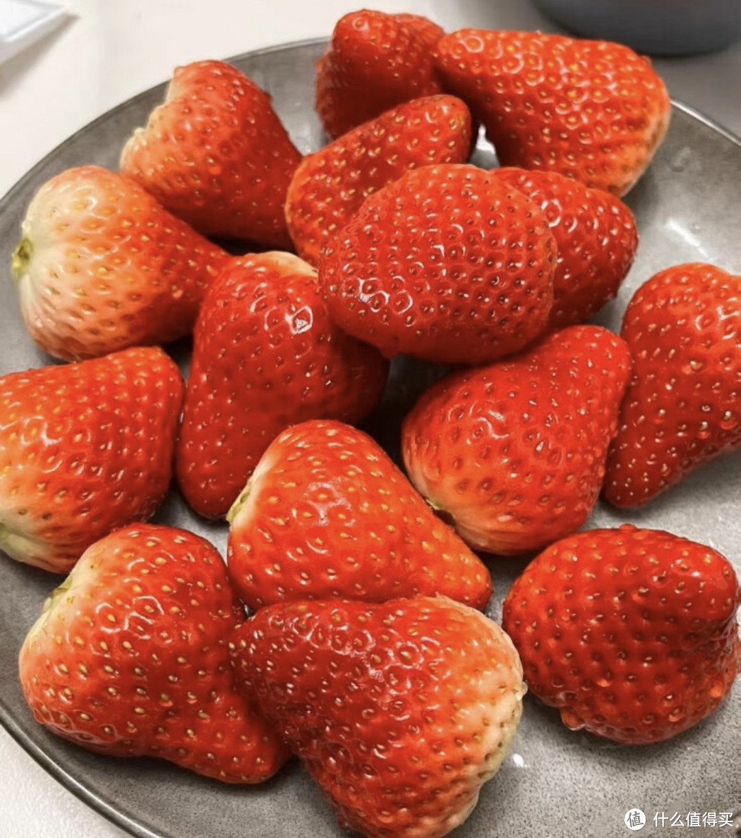 好吃的情人节礼物-红颜草莓