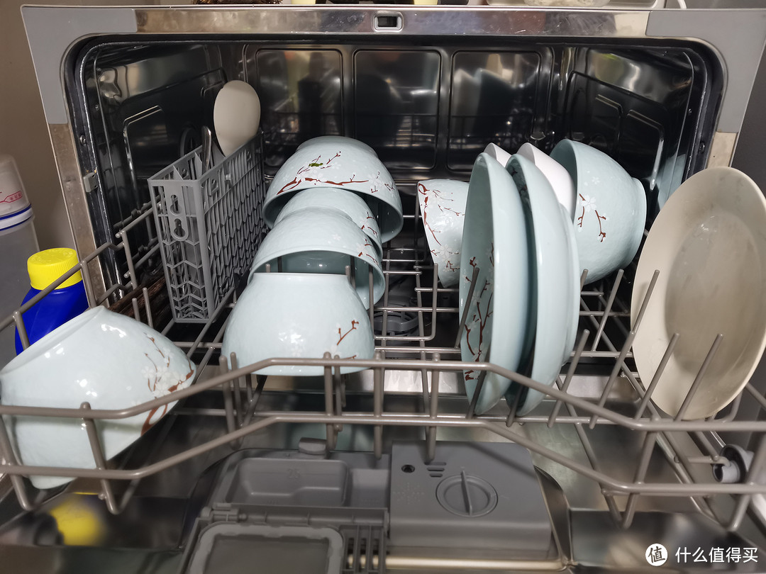 关于洗碗机的灵魂拷问：为什么要买洗碗机？到底能不能洗干净？有什么要注意的？