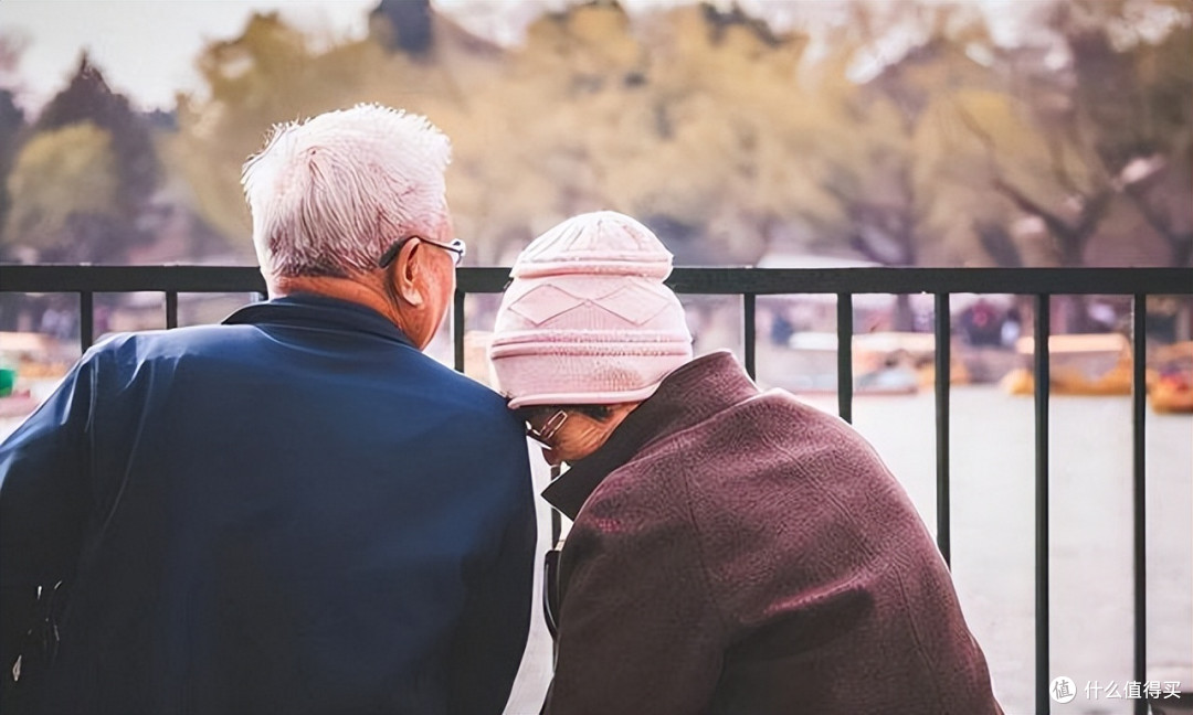 我们夫妻俩人退休工资14000,决定回老家养老,一年不到落荒而逃