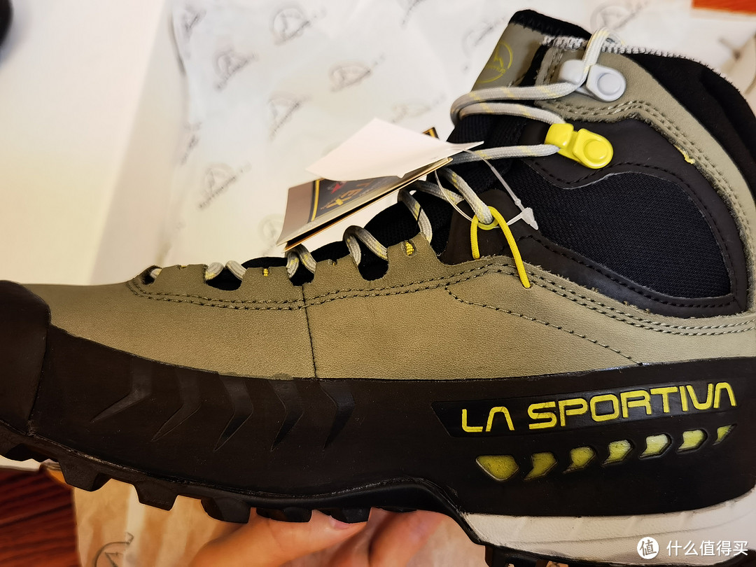 超美品の LA 登山用品 AKU 登山靴 SPORTIVA #271900 100 TX5 Gtx TREK