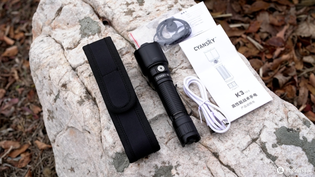 王叫兽测评 远射600米的CYANSKY K3战术破窗强光手电