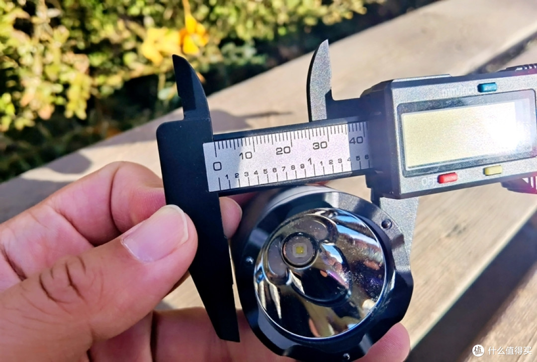 王叫兽测评 远射600米的CYANSKY K3战术破窗强光手电