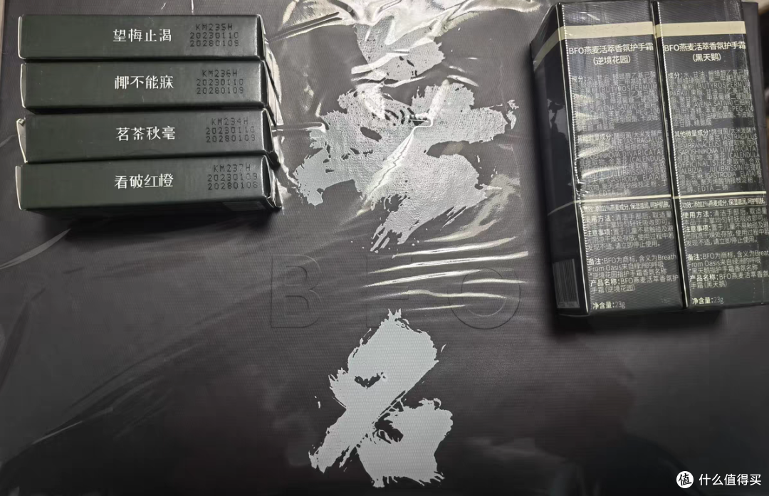因为太喜欢春节档争议最大的电影《无名》,今年情人节我选择《无名》做礼物