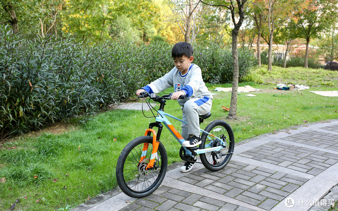 每个孩子都要拥有一辆可越野的自行车——柒小佰儿童变速山地自行车体验测评