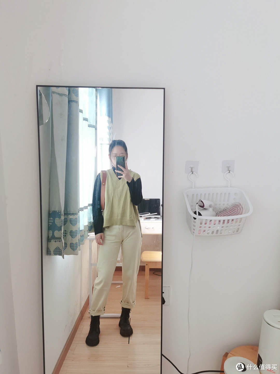 大家觉得靴子配还是运动鞋配哇~