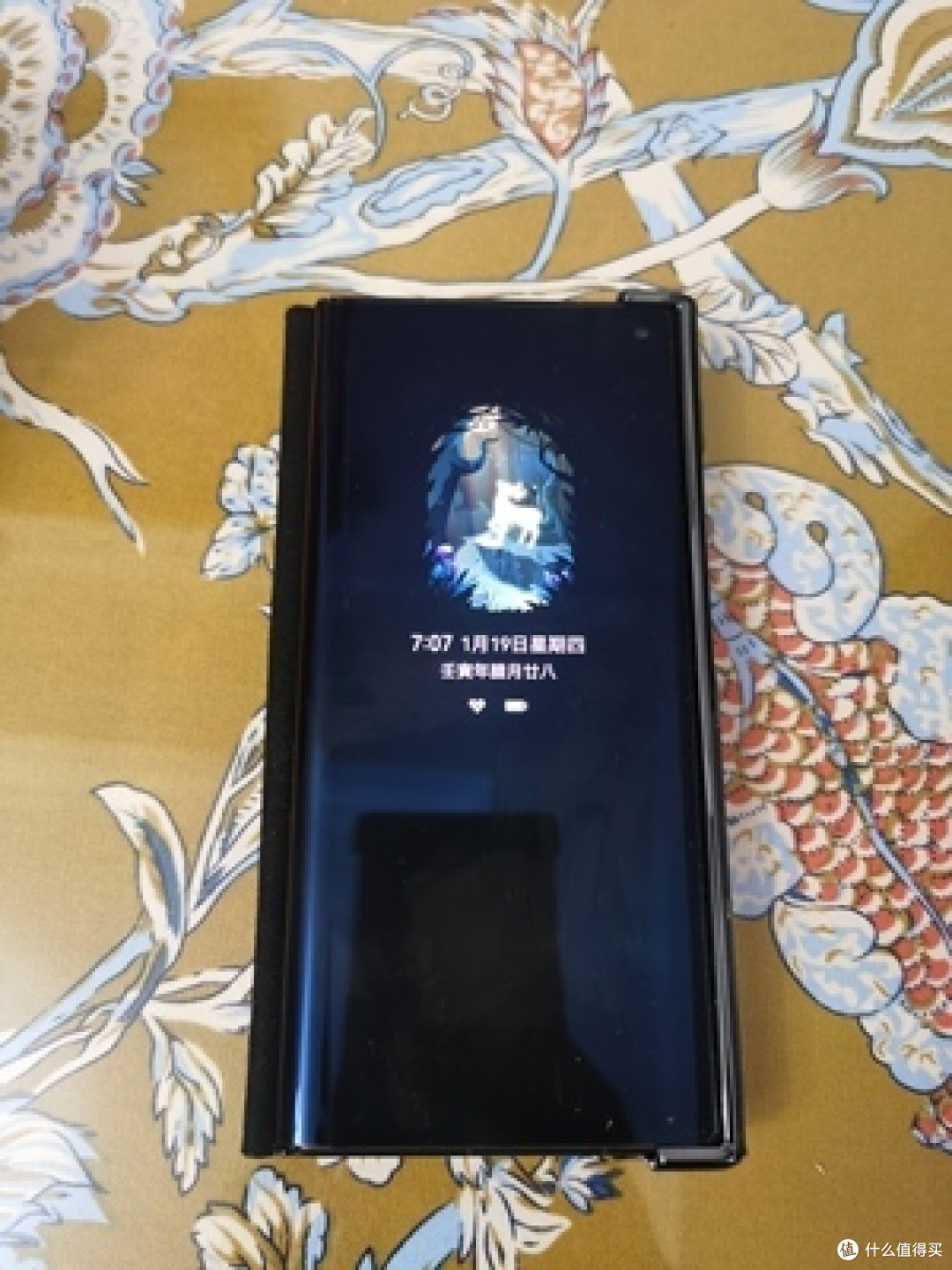 双旋鹰翼铰链设计,66W有线快充,华为Mate Xs 2