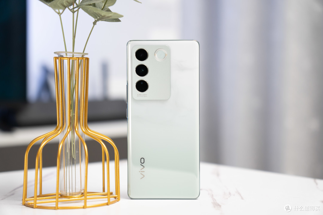 这次vivo作为s系列的老玩家,从初代至今一直上手,熟悉s系列的同学一定