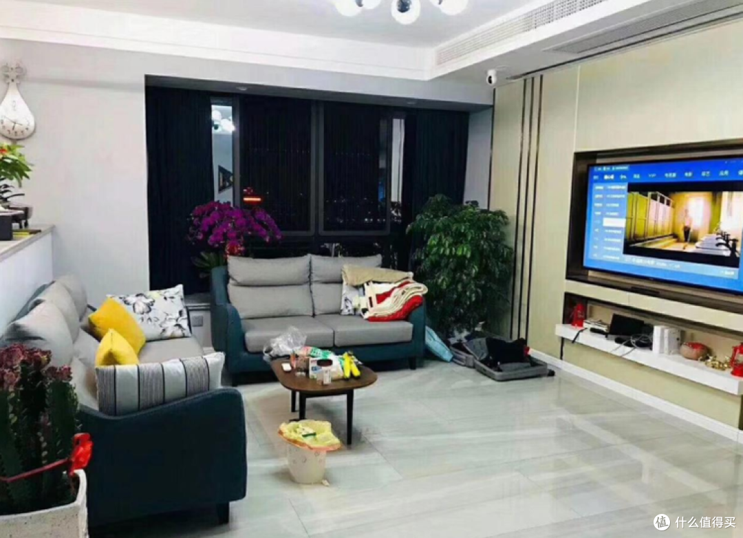 参观90㎡新房,一进门就被餐厅卡座吸引了,客餐厅隔断墙也非常赞
