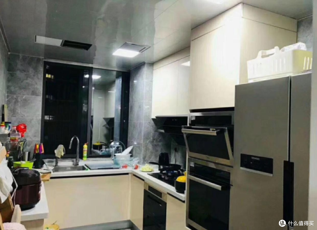 参观90㎡新房,一进门就被餐厅卡座吸引了,客餐厅隔断墙也非常赞