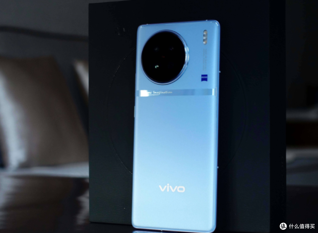 虽标准,但旗舰,vivo X90:天玑9200芯片+自研V2芯片,性价比很高
