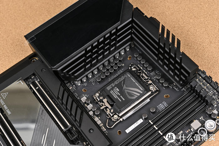 经典再升级——ROG Z790 HERO+酷冷至尊 TD500 Mesh V2 装机展示