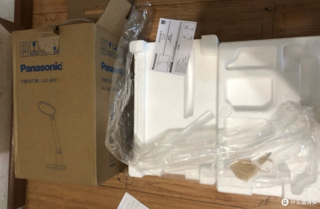 台灯是上学必须的用品